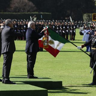 La Bandera Nacional está por encima de banderías partidistas: López Obrador