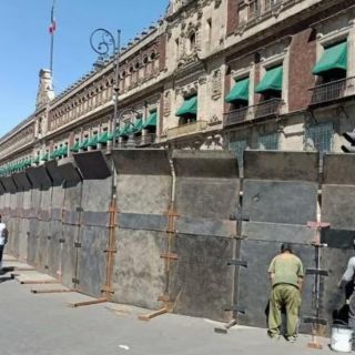 Blindan con vallas metálicas Palacio Nacional previo a marcha