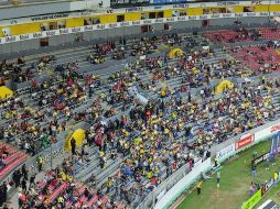 Poco a poco comenzó a ingresar al estadio la barra americanista. INFORMADOR/J. Robles