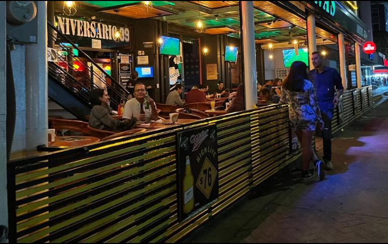 Los bares de Avenida Chapultepec no tuvieron gran afluencia de aficionados. EL INFORMADOR/ PAOLA MENDOZA