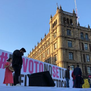 No somos narcos, somos ciudadanos, gritan en Palacio Nacional previo a manifestación