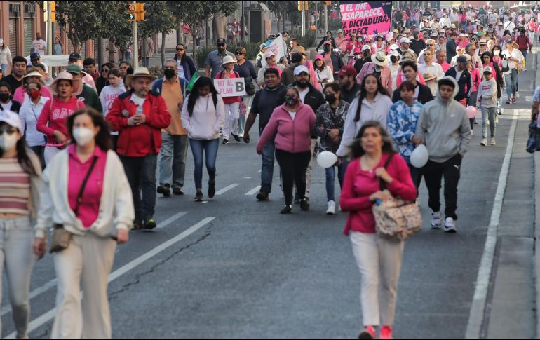 Poco a poco, los manifestantes se encaminan al Zócalo capitalino. SUN/F. Rojas