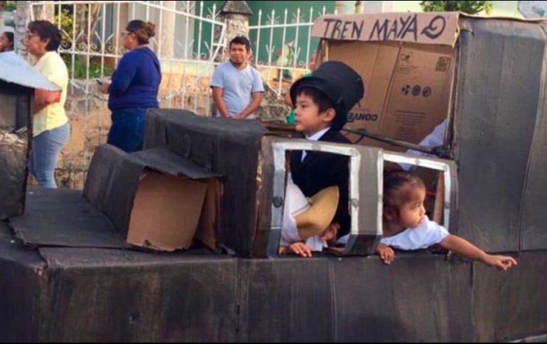 En la fotografía se ve a los pequeños a bordo del 