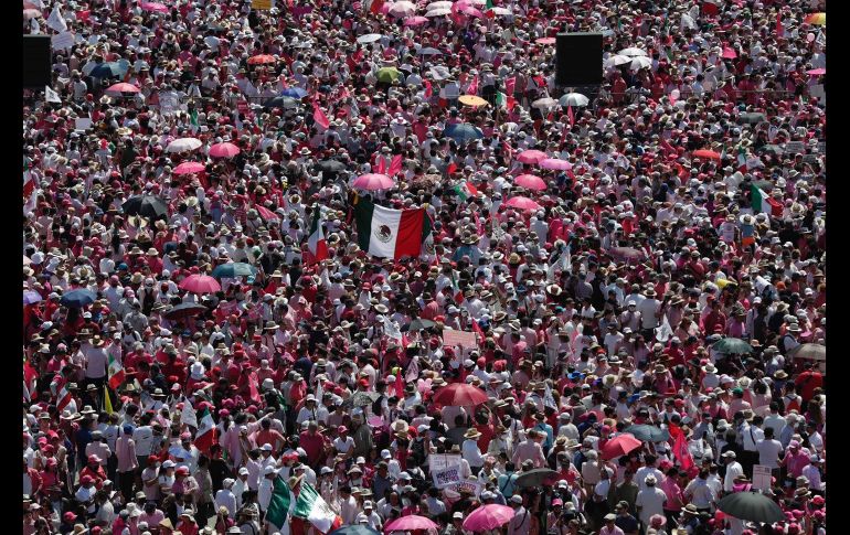 Manifestación en el Zócalo de la Ciudad de México. SUN