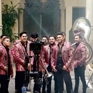 Genera polémica La Adictiva por cantar corrido en vivo al "Chapo" Guzmán