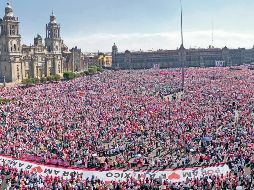 Las manifestaciones de ayer en contra del “Plan B” impulsado por el Presidente Andrés Manuel López Obrador (AMLO) fueron más multitudinarias que las que se llevaron a cabo el 13 de noviembre de 2022. El Zócalo capitalino (imagen de la izquierda) y la Plaza de la Liberación, en Guadalajara, se llenaron. EL UNIVERSAL