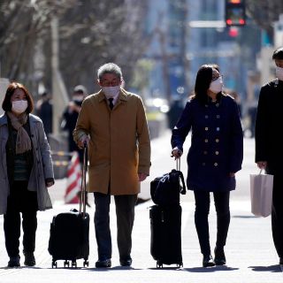 Japón flexibiliza medidas anticovid para viajeros de China