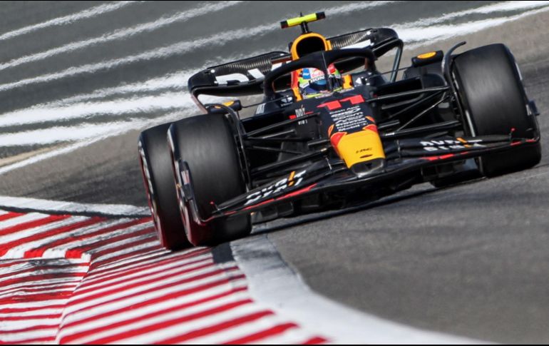 El mexicano Sergio ''Checo'' Pérez correrá su primera carrera de 2023 con Red Bull en el GP de Bahrein este domingo 5 de marzo. AFP