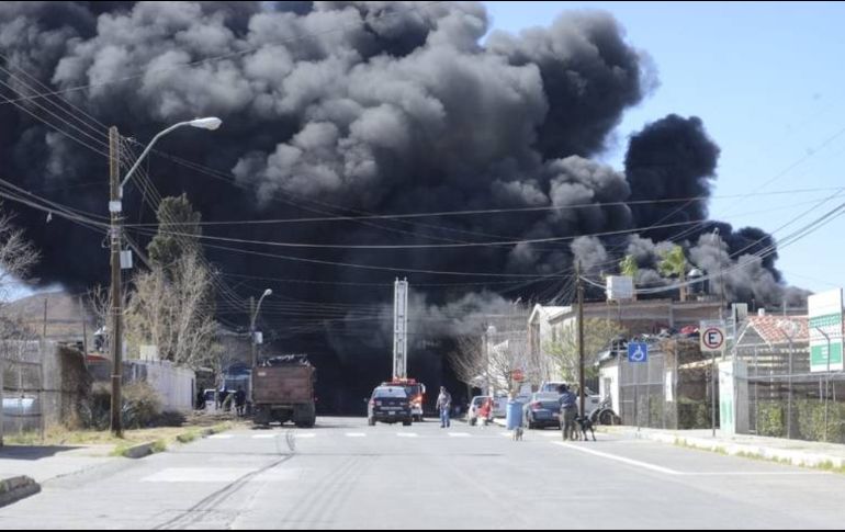 El humo negro se observaba desde varios kilómetros a la redonda. ESPECIAL
