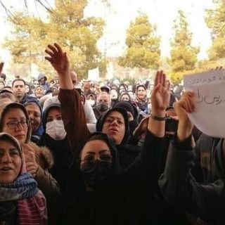 Las 650 niñas envenenadas en Irán para evitar que fueran a la escuela