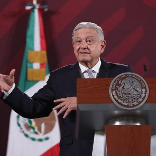 López Obrador invita a Calderón a hablar sobre García Luna en la "mañanera"