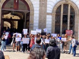 Alumnos se manifestaron esta semana para pedir justicia en el caso de la estudiante que señaló la agresión sexual dentro de la Preparatoria Jalisco. ESPECIAL