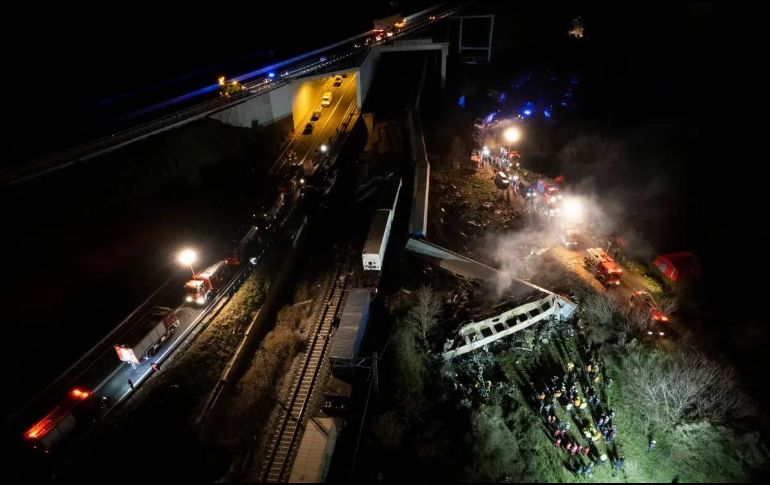 Los trenes chocaron poco antes de la medianoche local (22.00 GMT) cerca de la pequeña localidad de Tempe, ubicada al norte de Atenas. EFE
