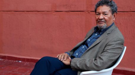 Élmer Mendoza será uno de los homenajeados en FILCO. SUN/ ARCHIVO