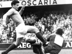 Just Fontaine fue una de las leyendas del futbol francés y es poseedor del récord de goles marcados en un mundial, con 13 tantos en Suecia 1958. AP / ARCHIVO
