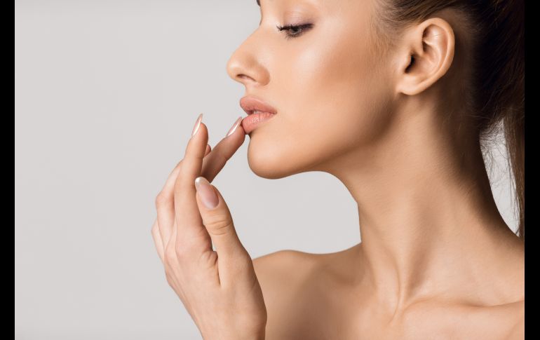Existen varios factores externos que pueden causar resequedad en nuestros labios. ISTOCK/Konstantin Postumitenko