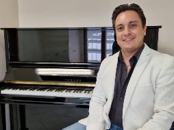 En cuanto a la emoción de cantar en un foro tan importante y emblemático como el Teatro Degollado, Carlos se siente como en casa, “me ha tocado estar aquí ya en bastantes ocasiones y cada que salgo a este escenario es como vivir otra vida, a mí me encanta