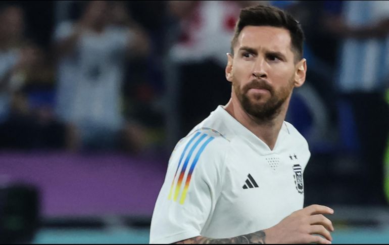 Lionel Messi, capitán de la selección campeona en el Mundial de Qatar 2022, no ha realizado aún declaraciones sobre el hecho. AFP / ARCHIVO