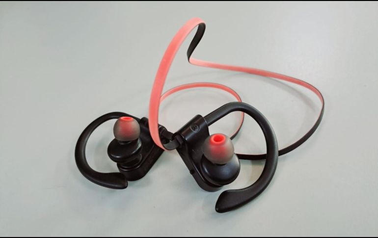 El volumen alto en antros, cine, televisión y uso excesivo de audífonos, en personas de entre los 15 y 24 años de edad, genera riesgo de sordera 30 años antes de lo habitual. EL INFORMADOR / O. Álvarez