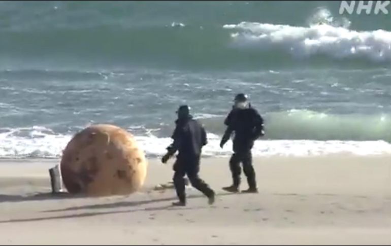 La bola gigante fue encontrada en la playa de Enshuhama, al norte de Hamamatsu, en Japón. ESPECIAL