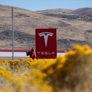 Acciones de Tesla caen tras decepción de inversionistas