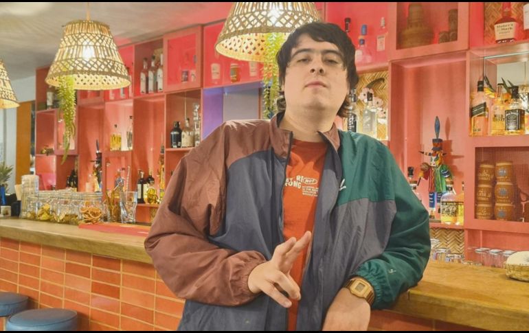 El músico despliega en escena un estilo que busca dejar huella. EL INFORMADOR/ E. Esparza