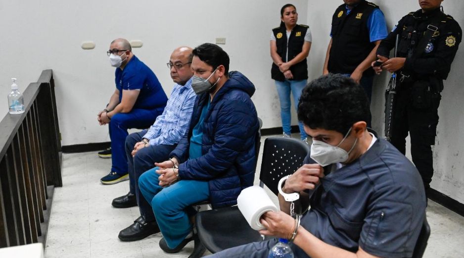 Ángel Valez, Danny Chocoj, Orlando Rodas y Mario Bolanos son los médicos detenidos. AFP