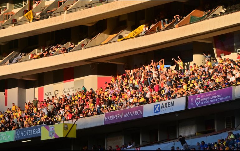 Ahora no fue culpa de sus polémicas decisiones extracancha, sino de un pequeño aficionado del Atlético Morelia. IMAGO7