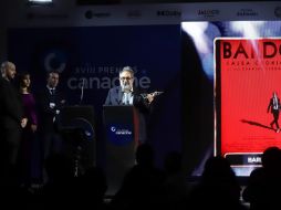 Eugenio Caballero, diseñador de producción de “Bardo”, fue el encargado de recibir el premio a la Mejor Película, pues Alejandro González Iñárritu se ausentó por la boda de su hermana. EL INFORMADOR/ Carlos Zepeda