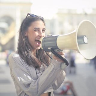 Juventud y el impacto de su voz