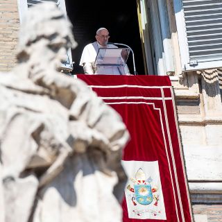 El papa Francisco dedica su reflexión dominical a víctimas de accidente en Grecia
