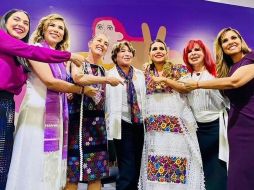 En este encuentro estuvieron presentes las gobernadoras y otras funcionarias del Gobierno federal. ESPECIAL