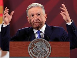 López Obrador presumió que el dólar está a a 18 pesos y que  el viernes estuvo a 17.98; celebró que ''vamos bien y vamos a continuar''.  EFE / M. Guzmán