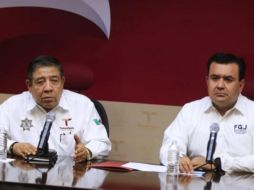 El titular de la Fiscalía (FGJET), Irvin Barrios Mojica, y el secretario de Seguridad Pública, Sergio Chávez. SUN