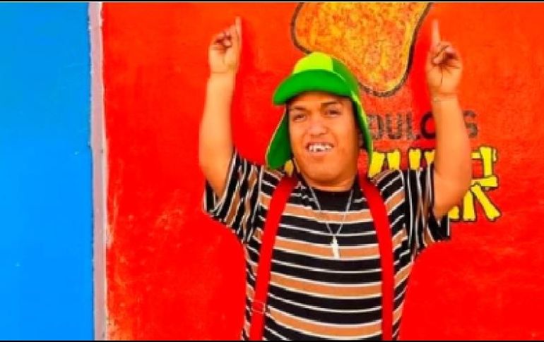 A pesar de la confusión, el influencer aprovechó para realizar uno de sus característicos bailes de cumbia y deleitar a sus fans con el paso de Chespirito. FACEBOOK / Medio metro oficial
