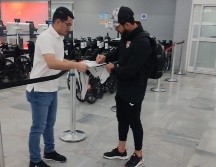 Un solo aficionado de Atlas se dio cita para recibir al equipo rojinegro en la terminal aérea. ESPECIAL