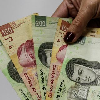 El superpeso inicia este martes con pérdidas frente al dólar