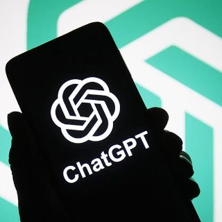 Los cientos de miles de trabajadores en países pobres que hacen posible la existencia de inteligencia artificial como ChatGPT (y por qué generan controversia)