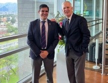 El presidente de la Canaco, Raúl Uranga Lamadrid, con el secretario general de la International Chamber of Commerce, John W. H. Denton. TWITTER/@PresidenteCCGdl