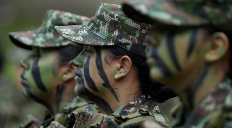 El ejército colombiano espera lograr que ingresen a sus filas al menos 5.000 mujeres. AP/ARCHIVO