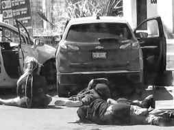 Los presuntos delincuentes levantaron los cuerpos de las víctimas, los cuales suben 