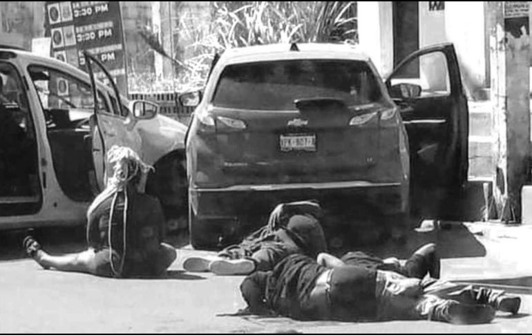 Los presuntos delincuentes levantaron los cuerpos de las víctimas, los cuales suben 