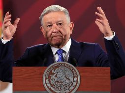 López Obrador señaló que si bien sí respeta las manifestaciones, hay mujeres violentas con martillos y bombas molotov que destruyen todo. EFE / ARCHIVO