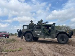 Soldados vigilan el ejido del Tecolote, zona donde fueron encontrados dos de los cuatro estadounidenses secuestrados el pasado viernes. EFE