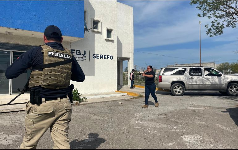 Un coche fúnebre trasladó los dos cuerpos de los ciudadanos estadounidenses encontrados muertos tras el secuestro de cuatro en Matamoros, Tamaulipas. EFE / Stringer