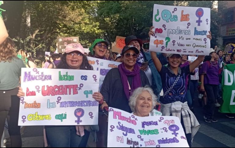 Esperanza Barajas, originaria de la Ciudad de México, acudió a la manifestación del Día de la Mujer en Guadalajara. EL INFORMADOR/ PAOLA MENDOZA