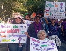 Esperanza Barajas, originaria de la Ciudad de México, acudió a la manifestación del Día de la Mujer en Guadalajara. EL INFORMADOR/ PAOLA MENDOZA