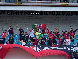 Cerca de 200 aficionados rojinegros se dieron cita a San Preso Sula para apoyar a su equipo. ESPECIAL/Atlas FC