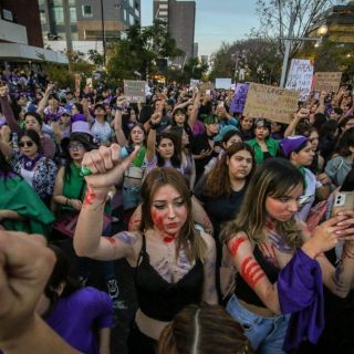 Miles de mujeres marchan en el 8M en Guadalajara; reportan saldo blanco