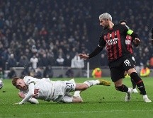 El cuadro rossonero hizo un impecable trabajo defensivo para eliminar al Tottenham. EFE/A. Rain